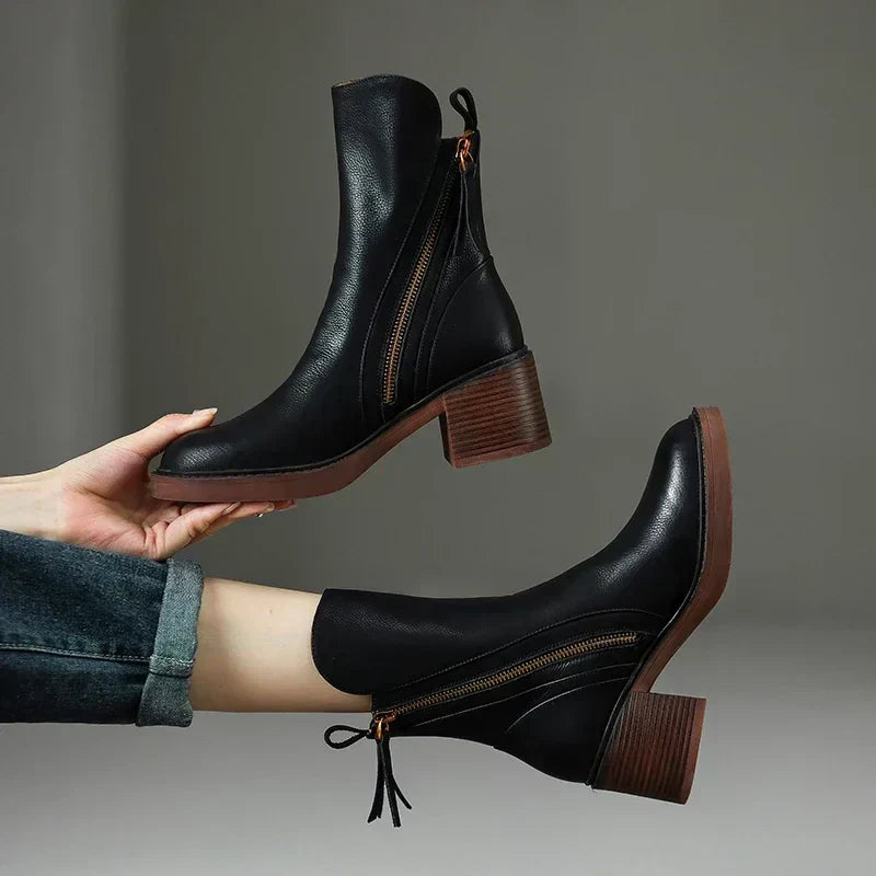 Cynthia | Elegant Boots in black